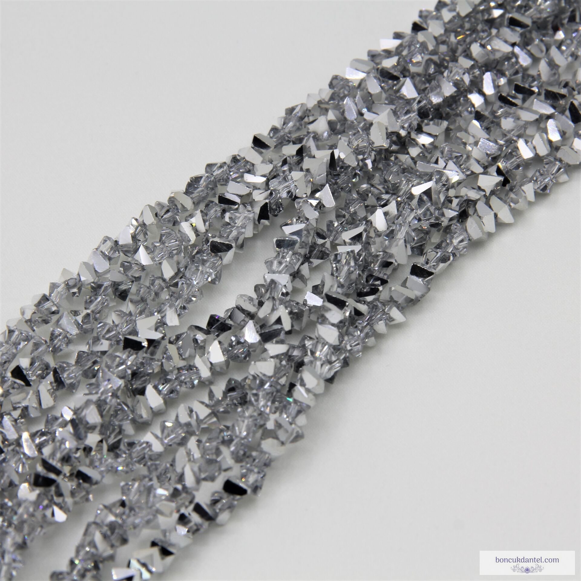 6mm Çapraz (Üçgen) Kesim Dizi Kristal - Yarı Gümüş Rengi