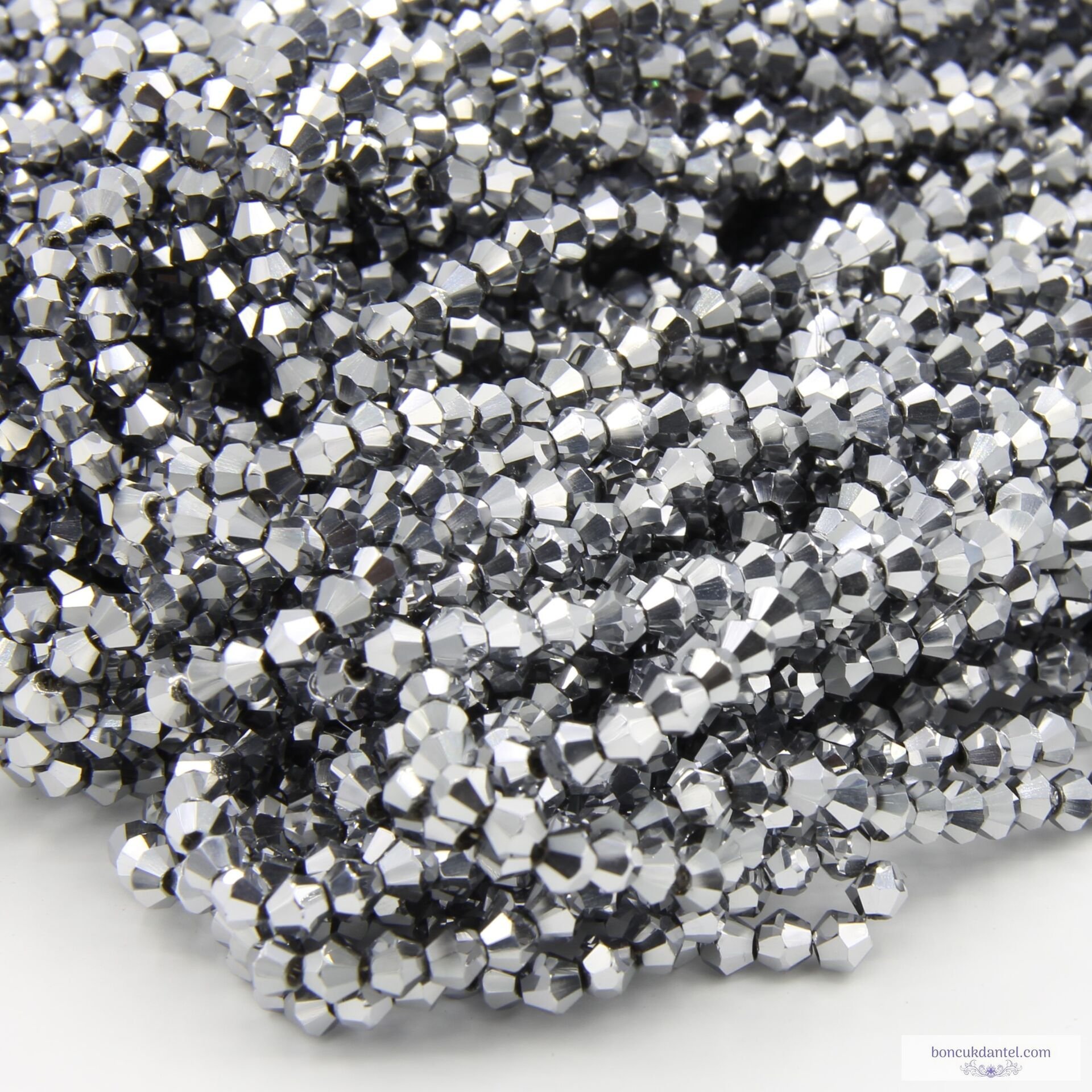 4mm Piramit Dizi Kristal Kaplama Gümüş Rengi