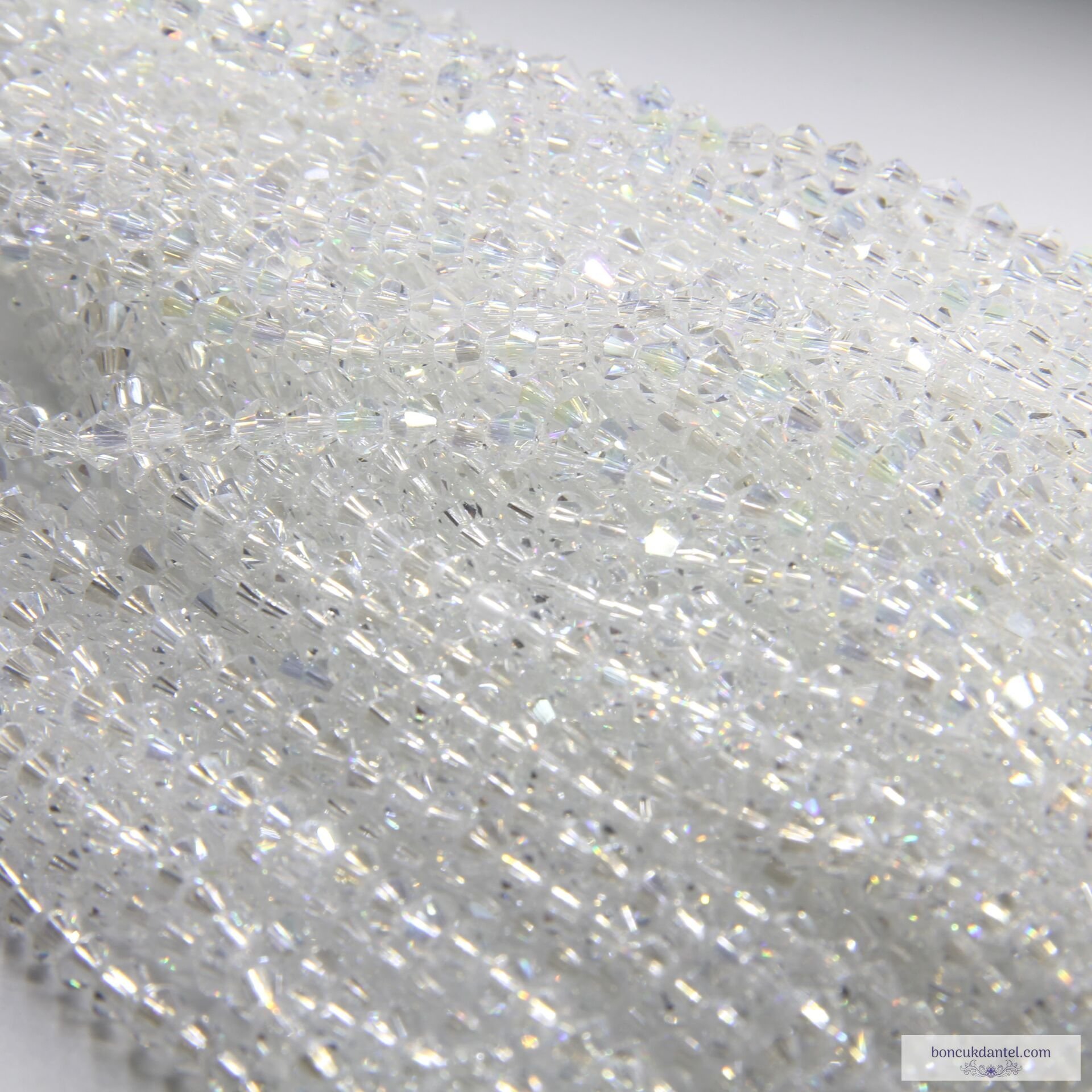 4mm Piramit Dizi Kristal Az Janjanlı Şeffaf Cam Rengi