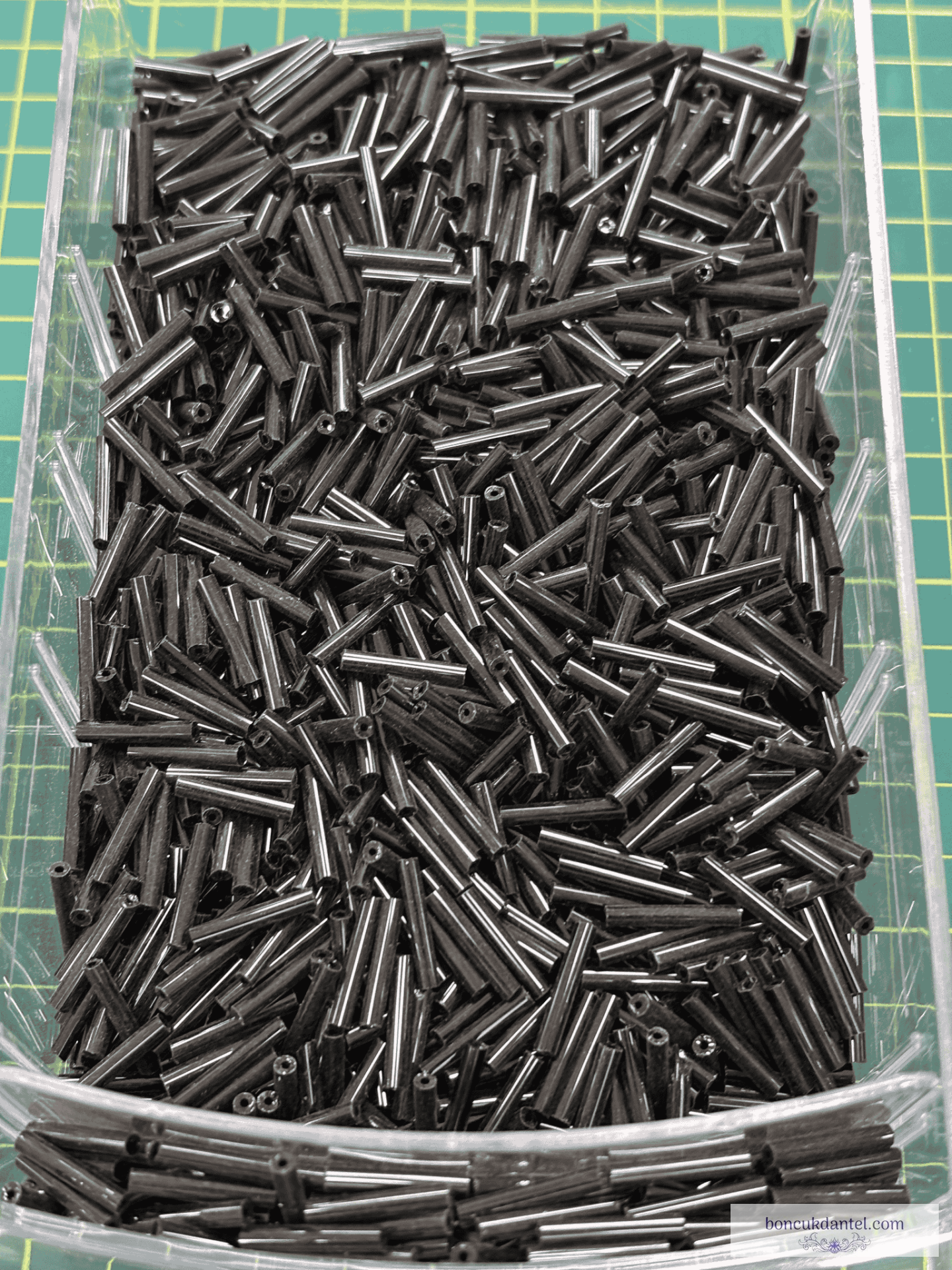 1.5 CM Boru Cam Boncuk Siyah Renk