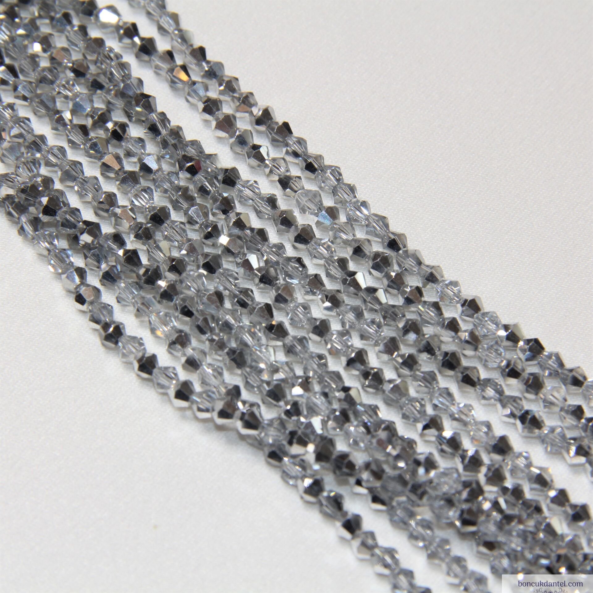 3mm Piramit Dizi Kristal Yarı Gümüş Rengi