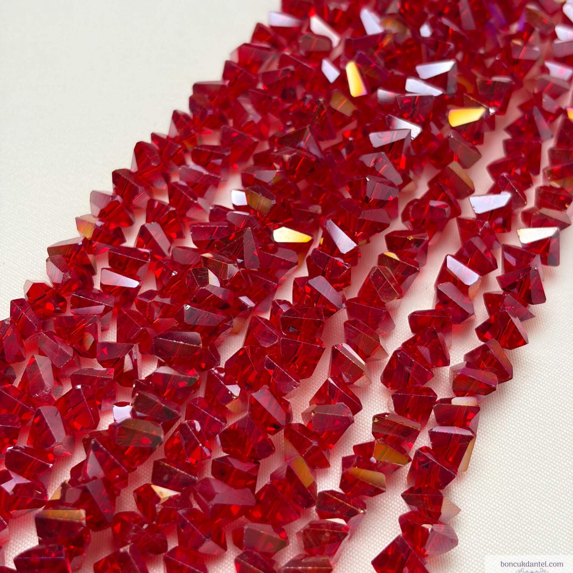 8mm Üçgen (Çapraz) Kırmızı Rengi
