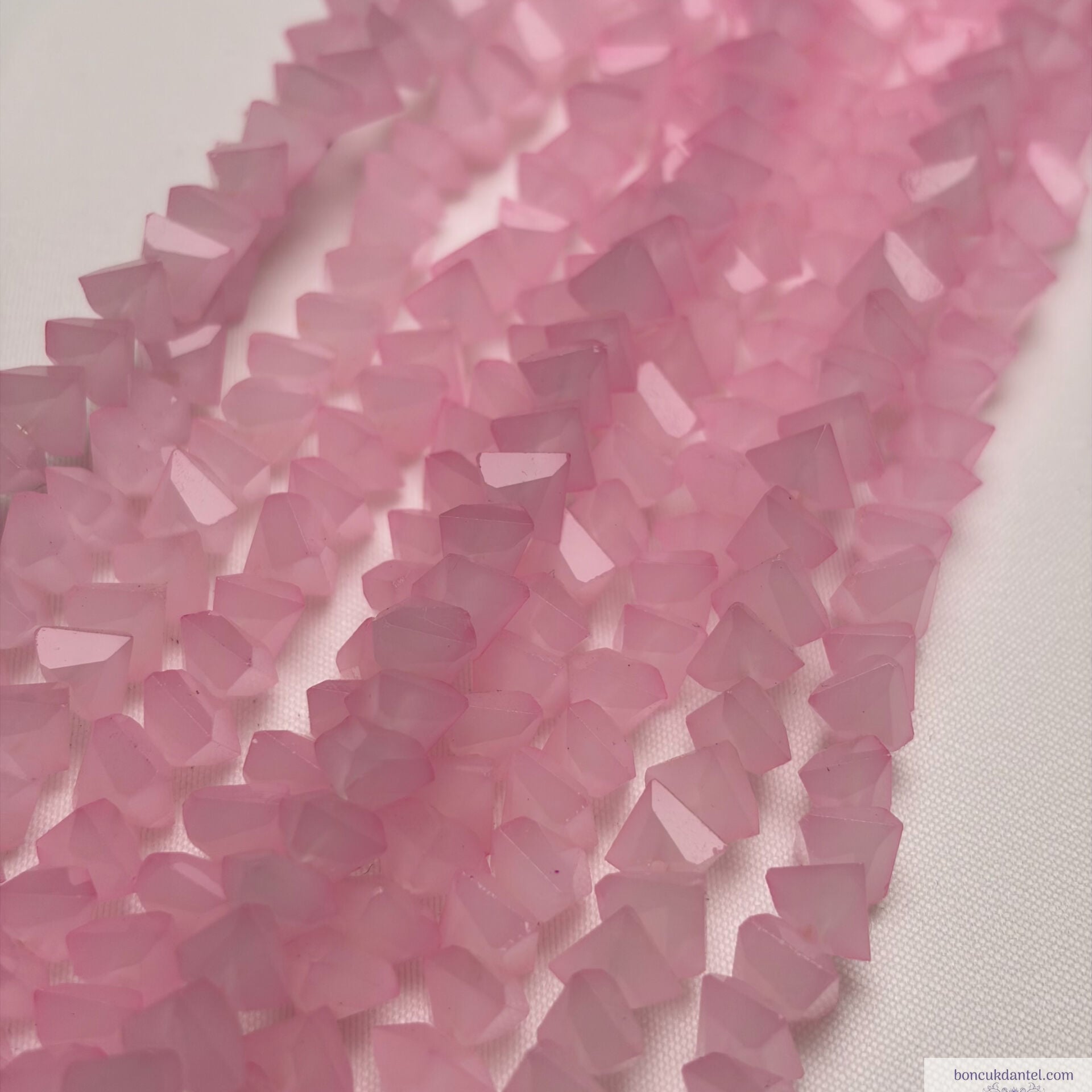 8mm Üçgen (Çapraz) Buzlu Pembe Rengi