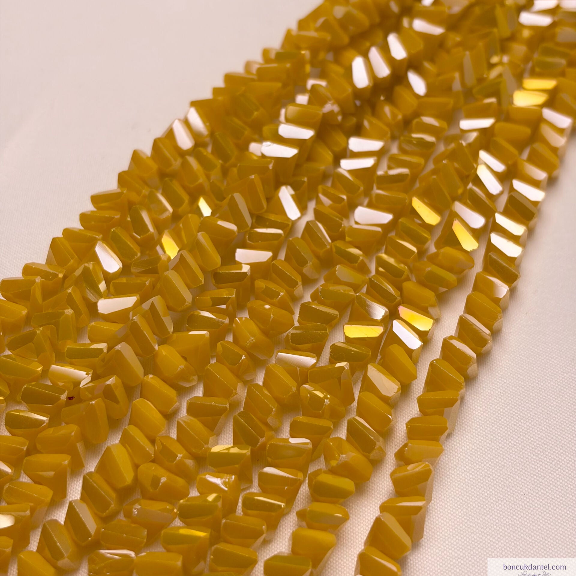 8mm Üçgen (Çapraz) Mat Sarı Rengi