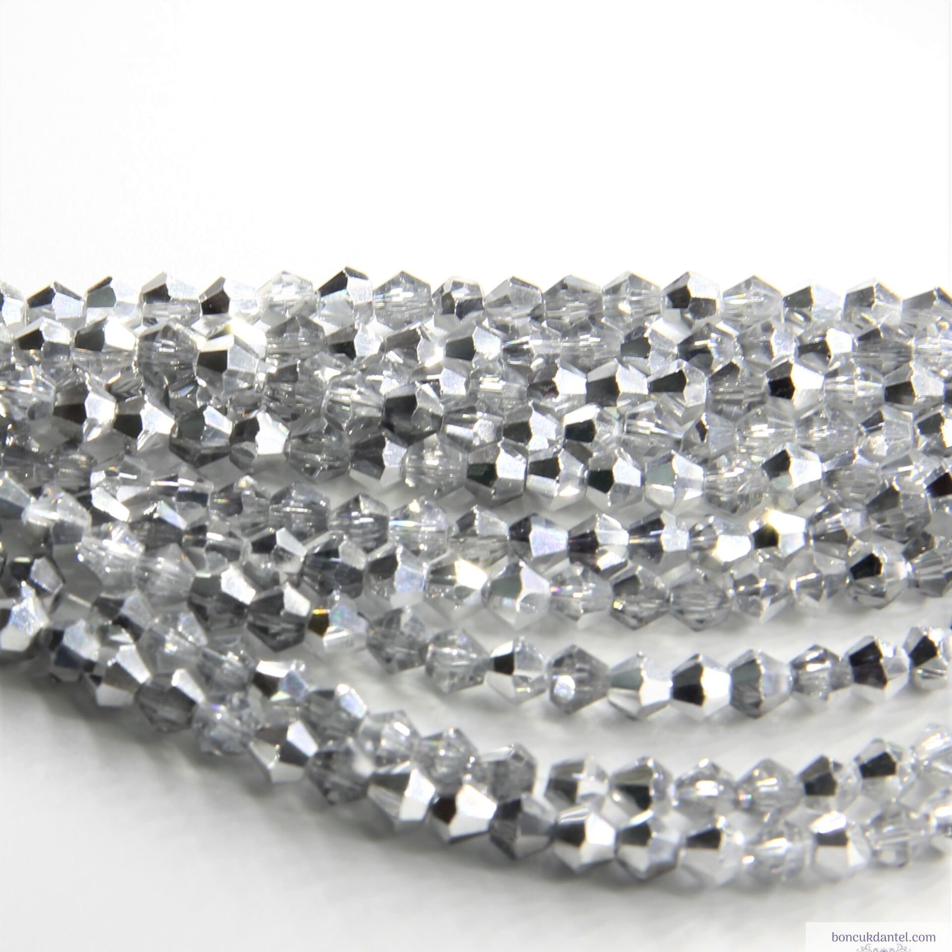 4mm Piramit Dizi Kristal Yarı Gümüş Rengi