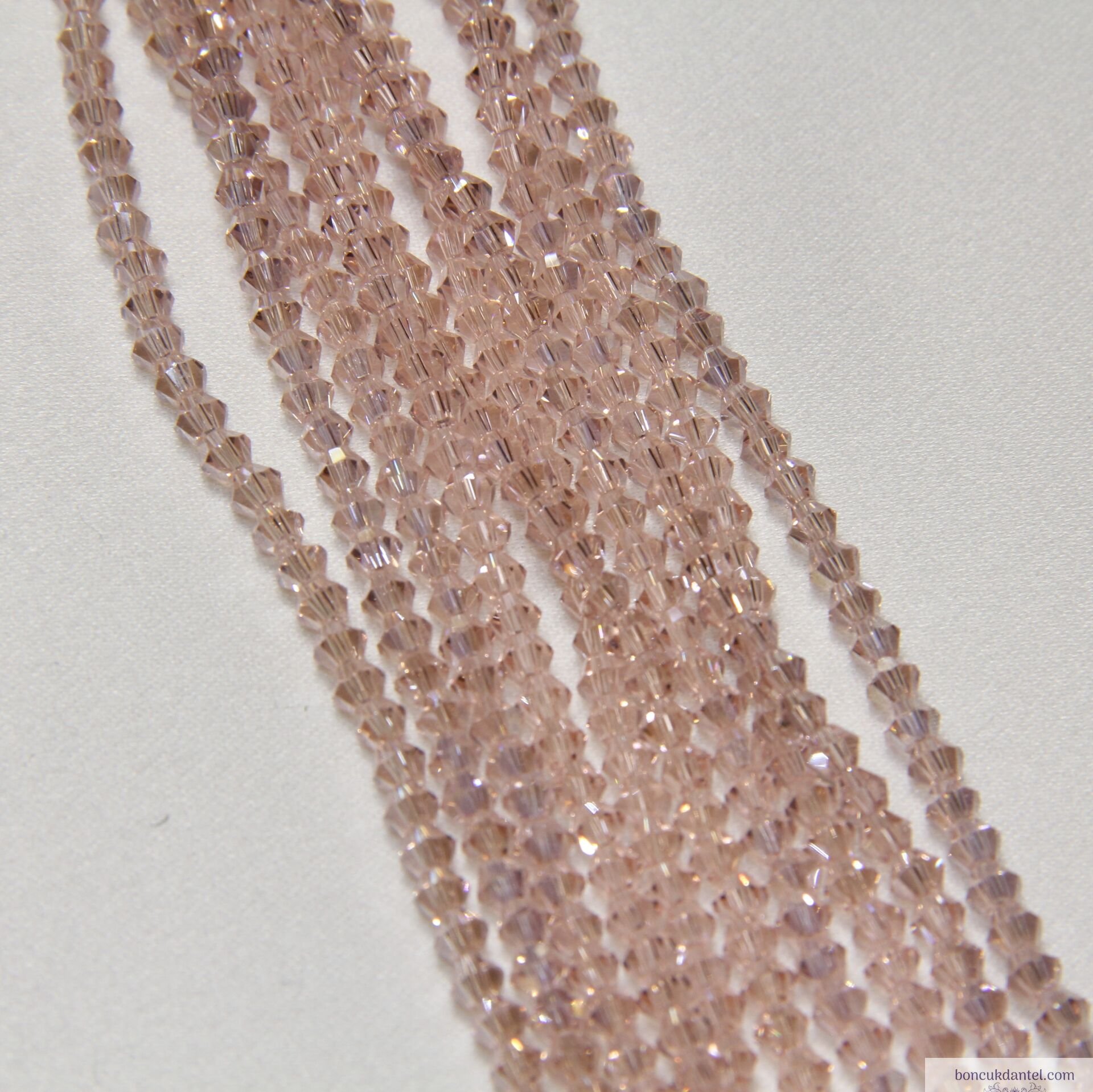 3mm Piramit Dizi Kristal Pudra Pembe Rengi
