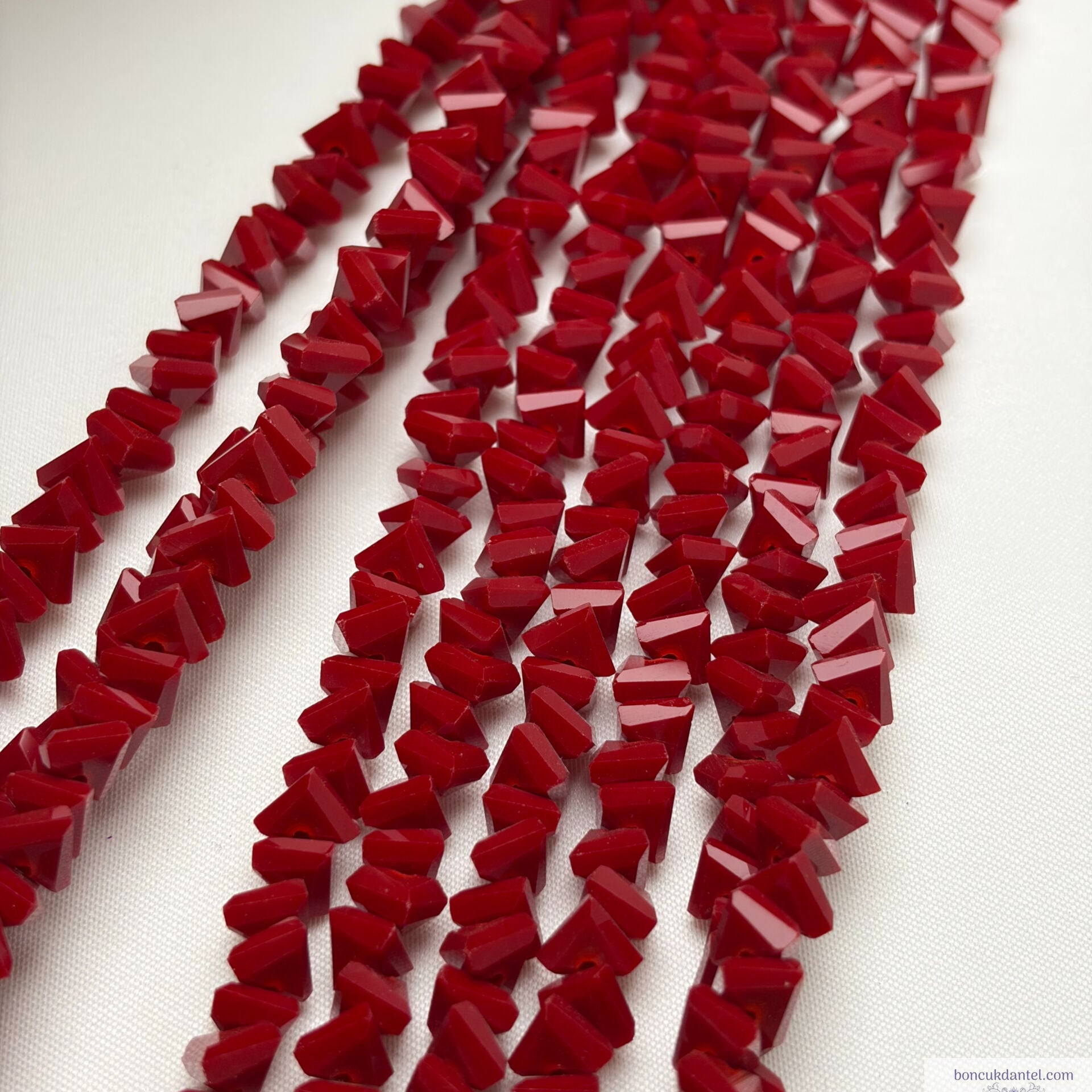 8mm Üçgen (Çapraz) Mat Bordo Rengi
