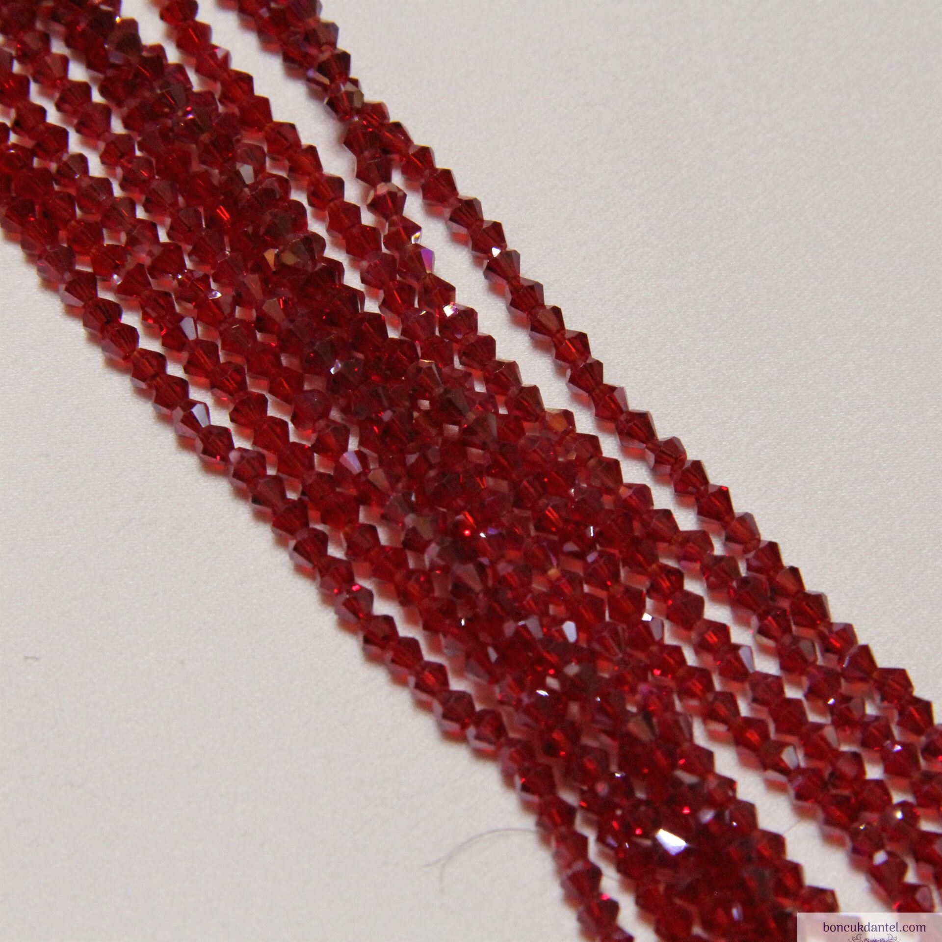 3mm Piramit Dizi Kristal janjanlı Bordo Rengi