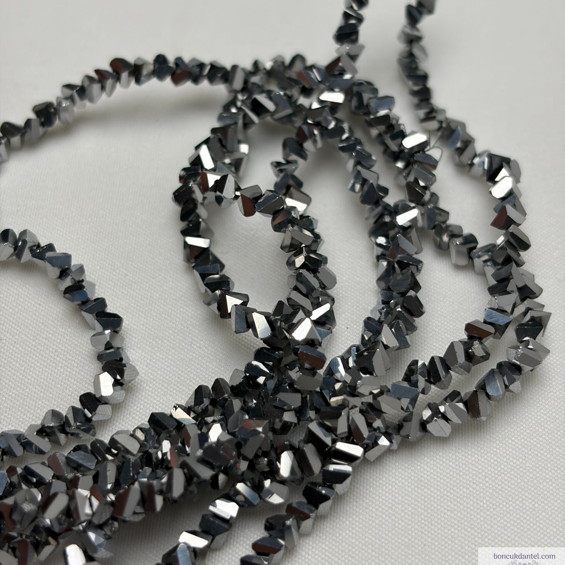 4mm Üçgen (Çapraz) Kristal Kaplama Gümüş Rengi