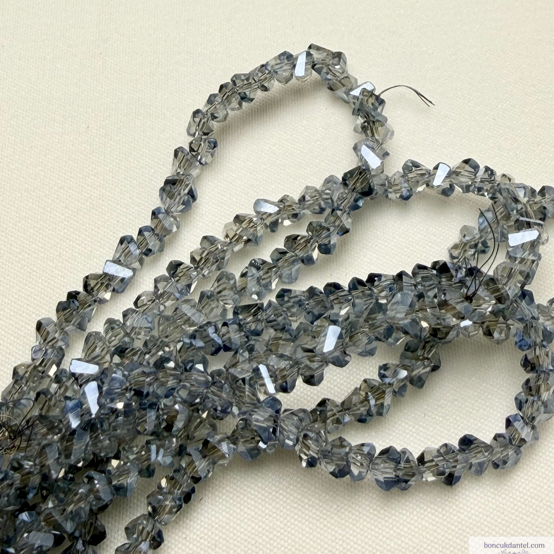 4mm Üçgen (Çapraz) Kristal Buz Mavi Rengi