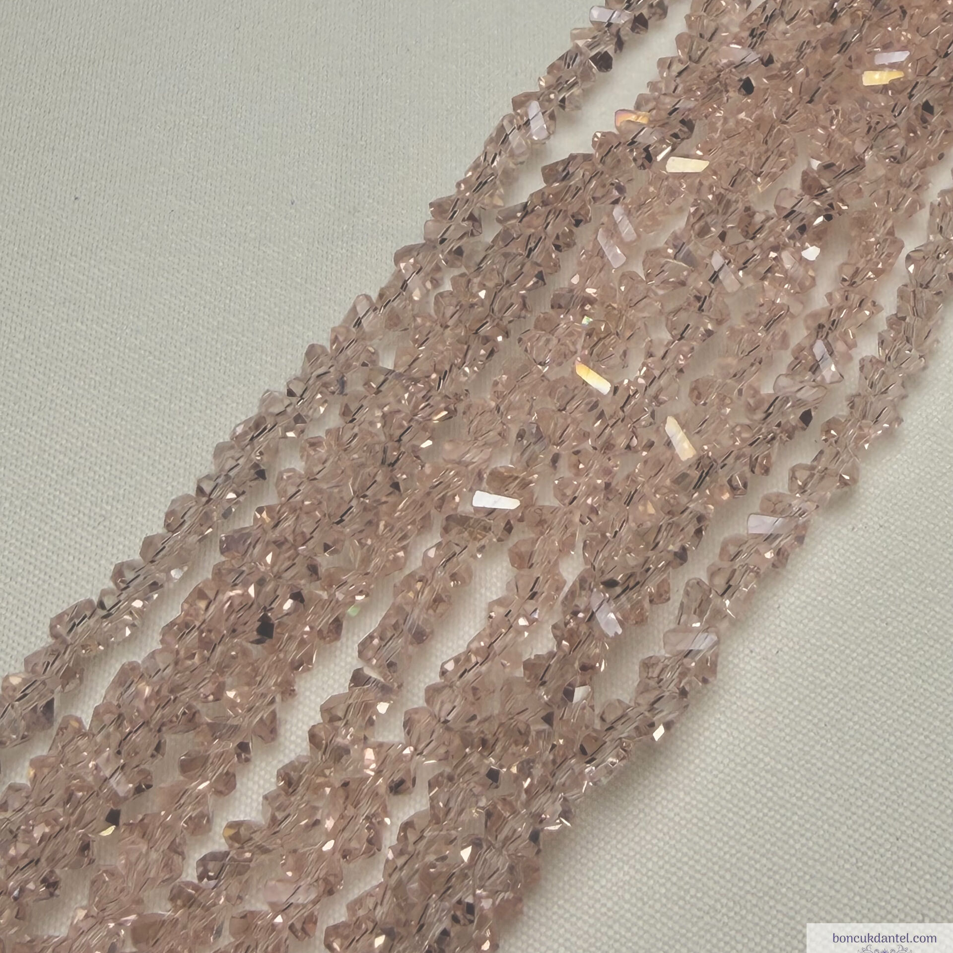 4mm Üçgen (Çapraz) Kristal Pudra Pembe Rengi