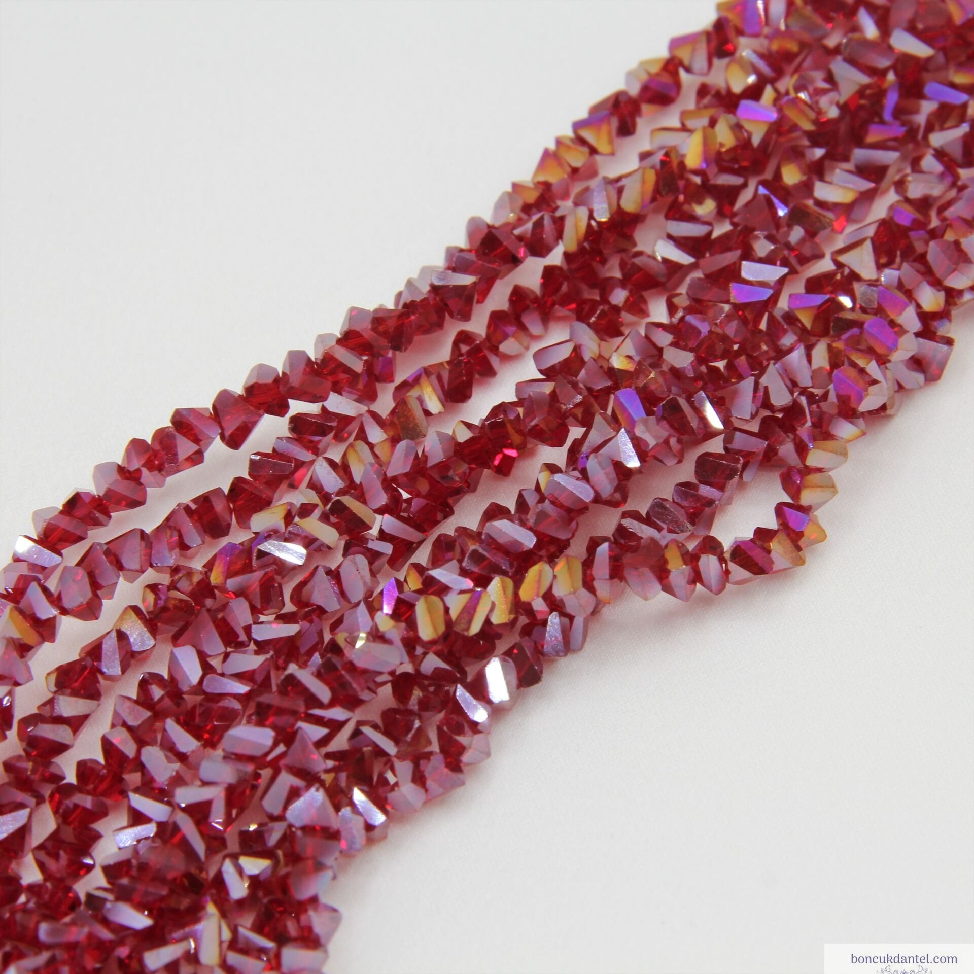 6mm Çapraz (Üçgen) Kesim Dizi Kristal - Bordo Rengi