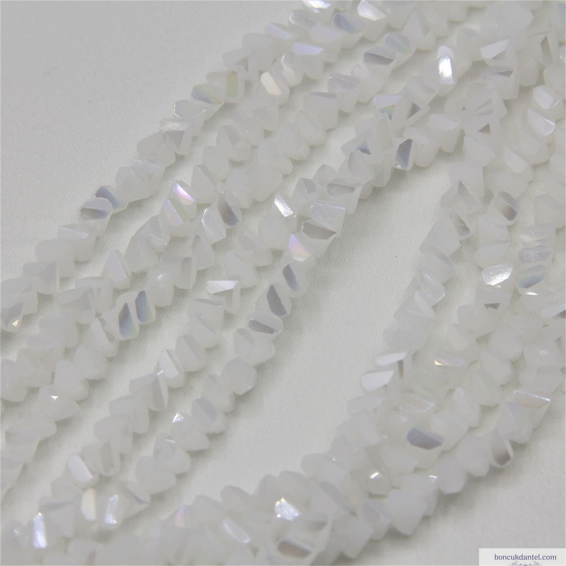 6mm Çapraz (Üçgen) Kesim Dizi Kristal - Buzlu Beyaz Rengi