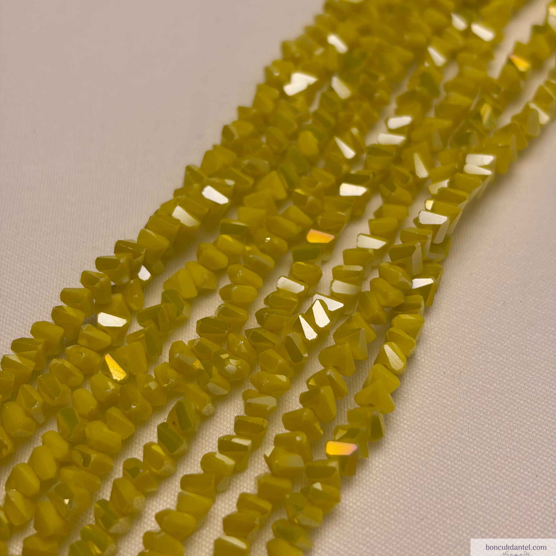 4mm Üçgen (Çapraz) Kristal Mat Sarı Rengi