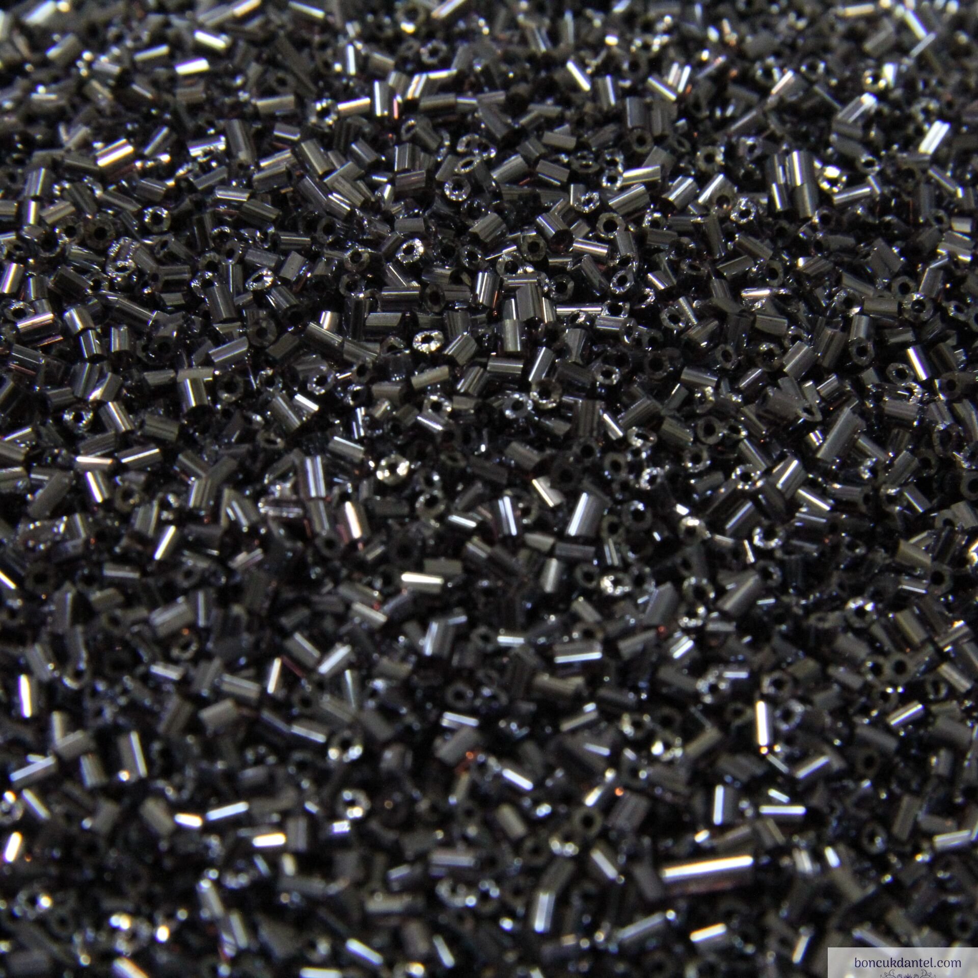 Orta boy Kesme Boncuk Siyah Rengi- 250 gram