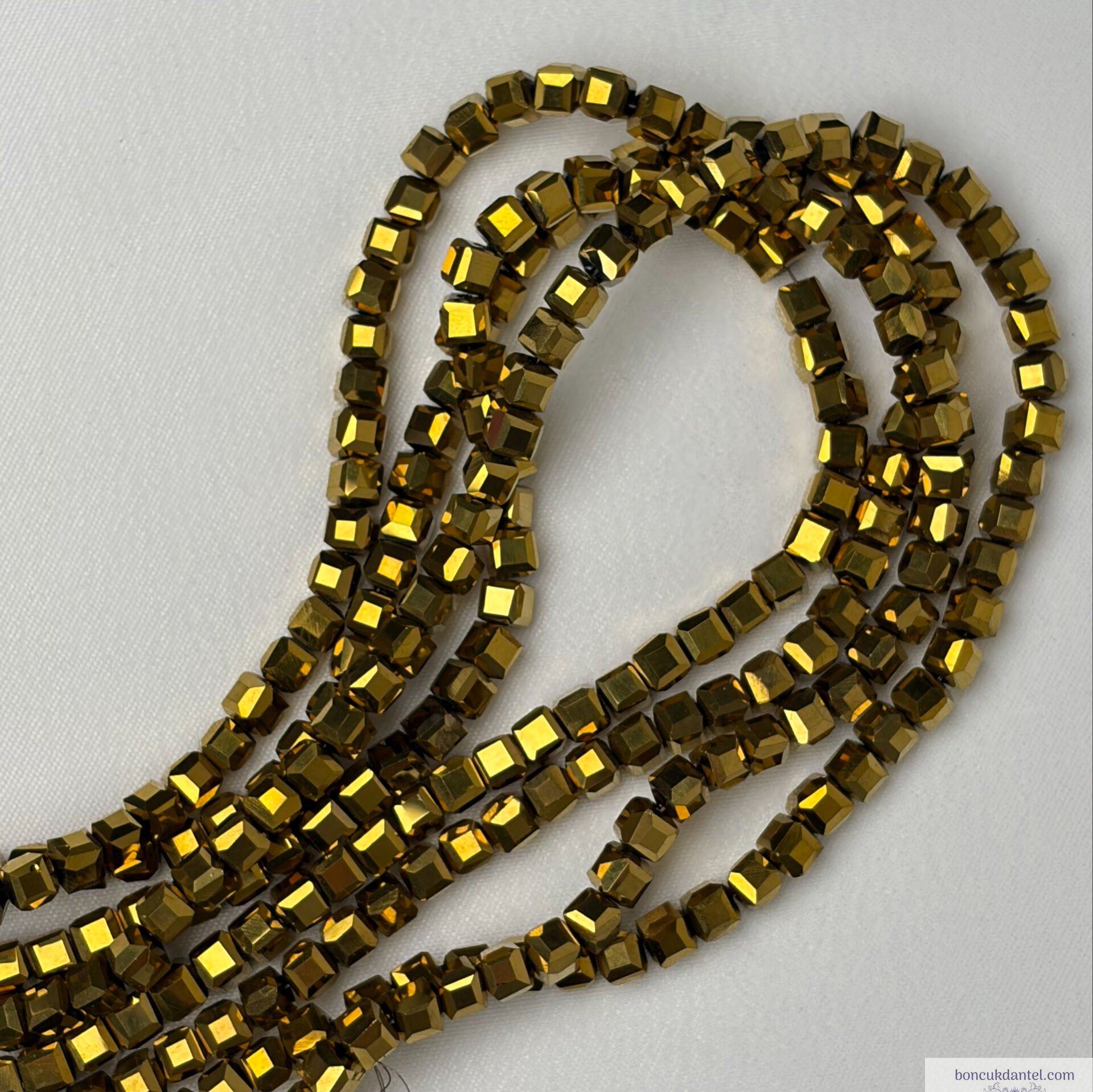4mm Küp Kesim Dizi Kristal Kaplama Gold Rengi