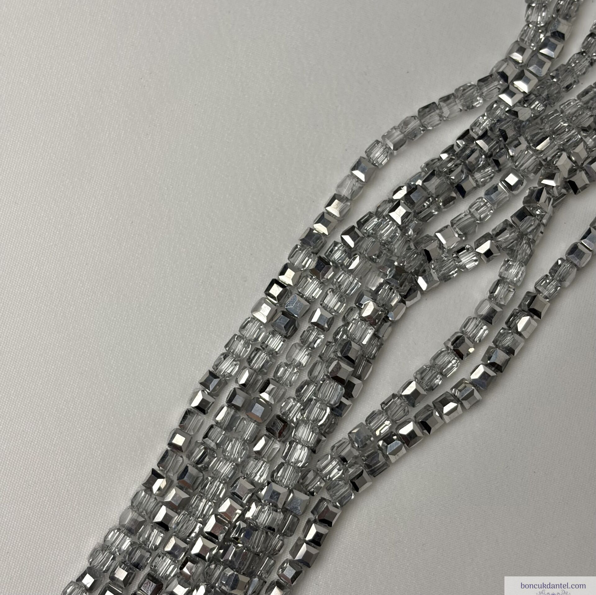 4mm Küp Kesim Dizi Kristal Çift Gümüş Rengi