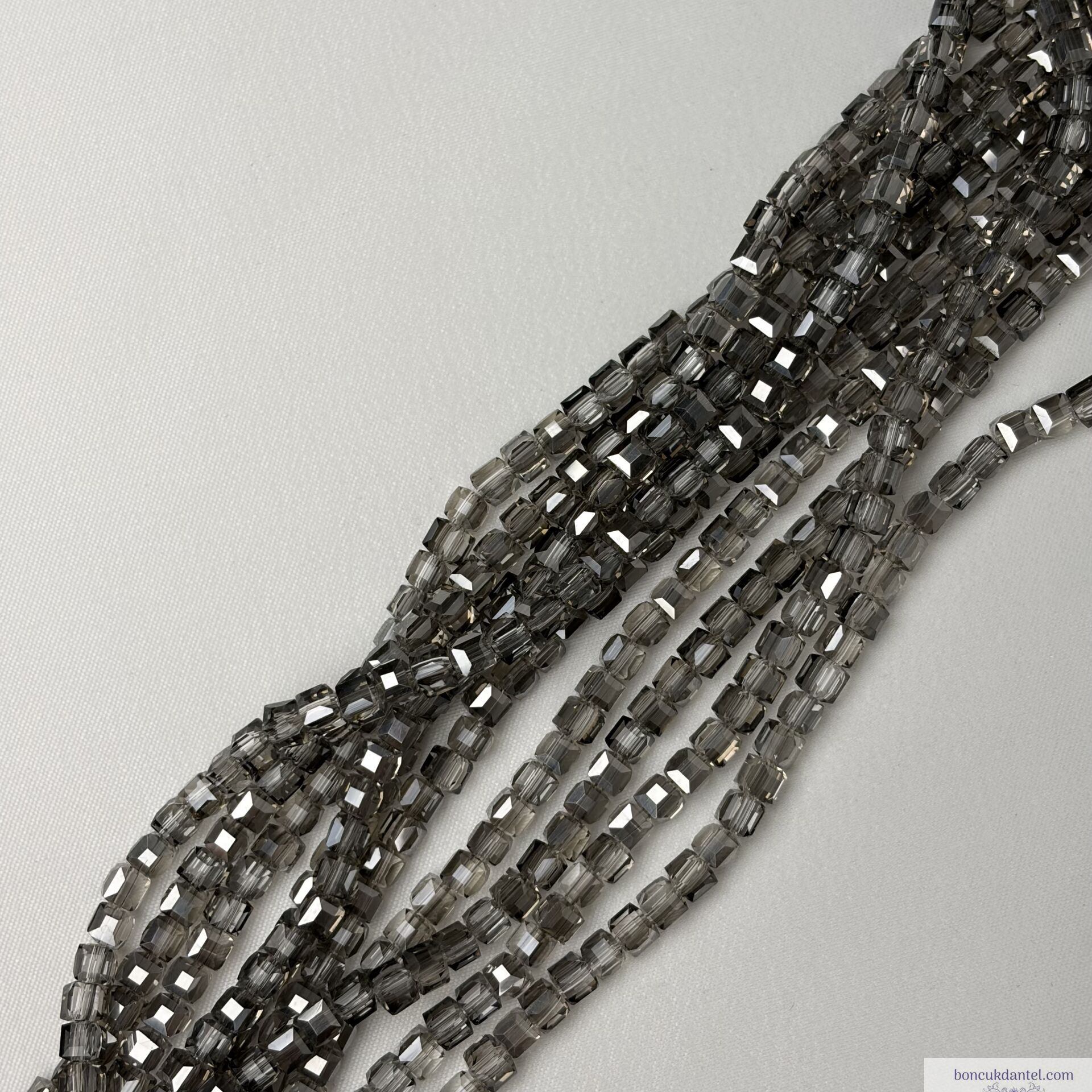 4mm Küp Kesim Dizi Kristal Duman Rengi