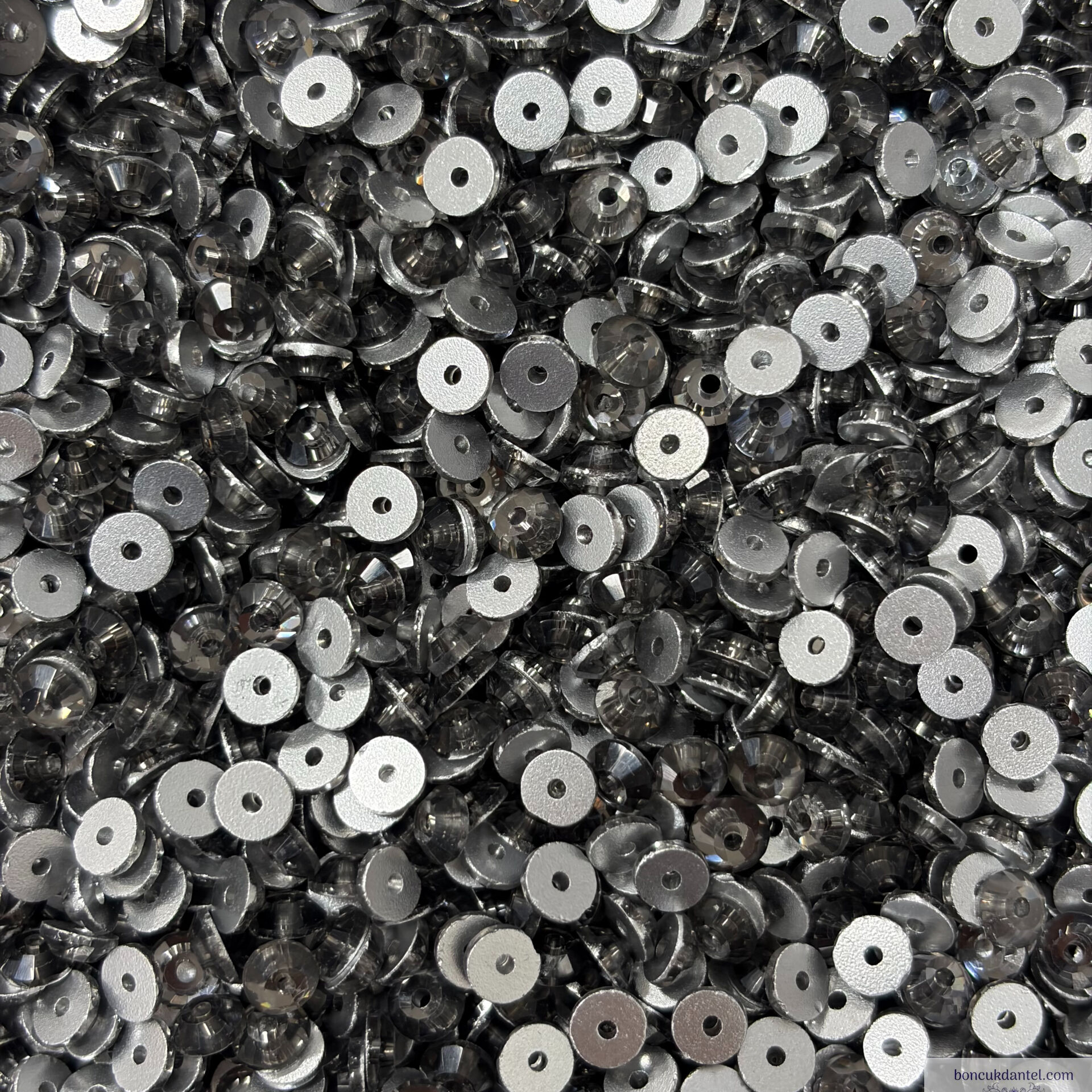 5mm  Dikme Cam Taş Black Dıamond Rengi - Ortadan Delikli Yuvarlak