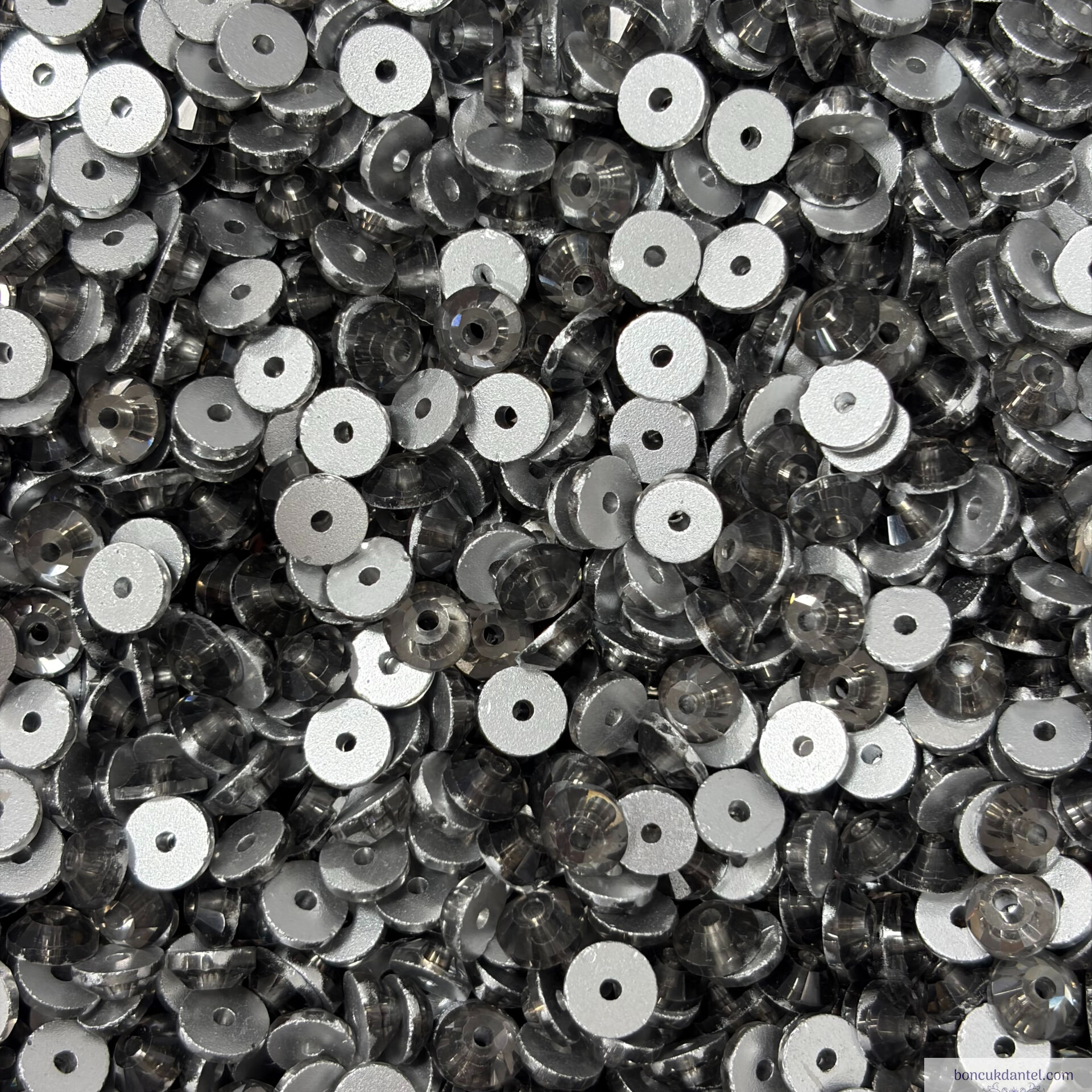 6mm  Dikme Cam Taş Black Dıamond Rengi - Ortadan Delikli Yuvarlak