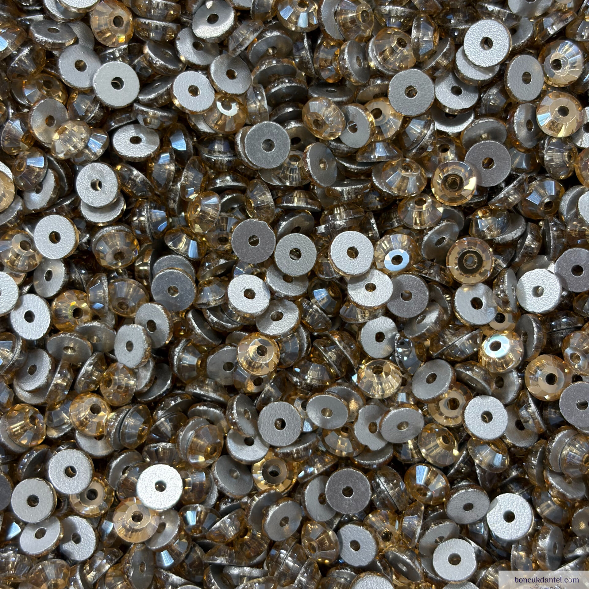 5mm  Dikme Cam Taş Gold Rengi - Ortadan Delikli Yuvarlak