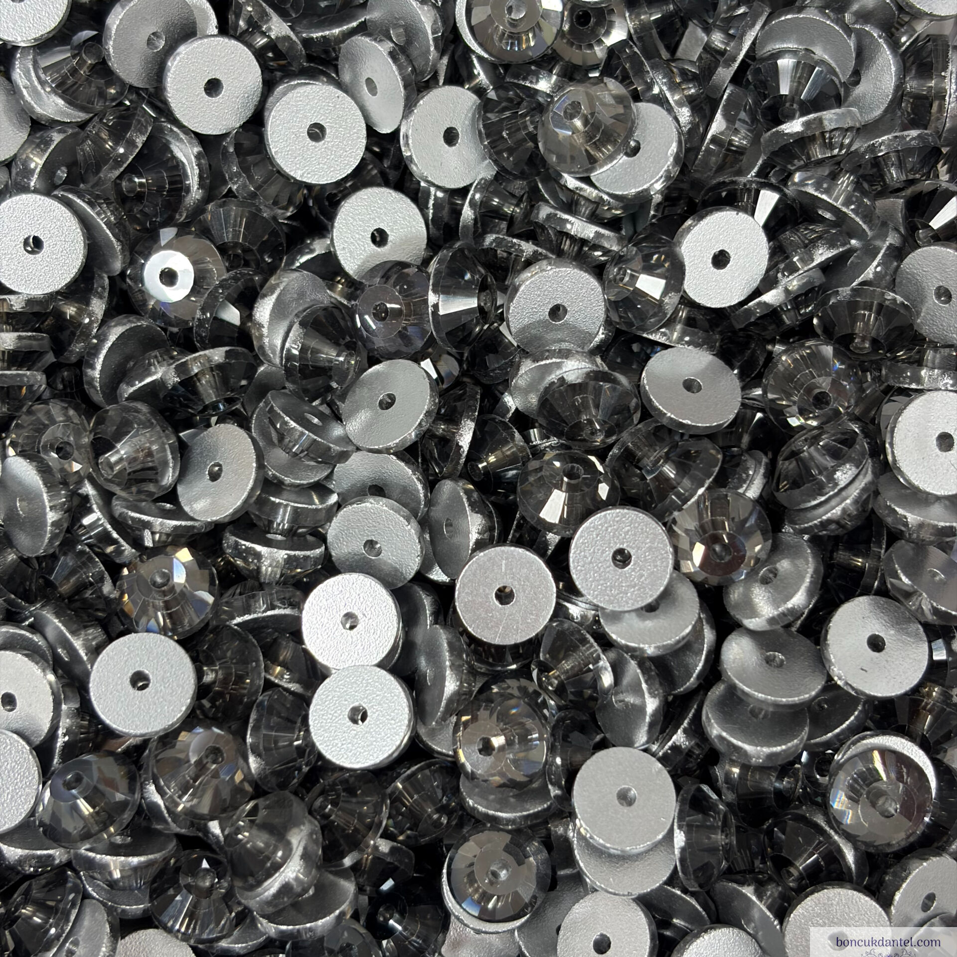 8mm  Dikme Cam Taş Black Dıamond Rengi - Ortadan Delikli Yuvarlak