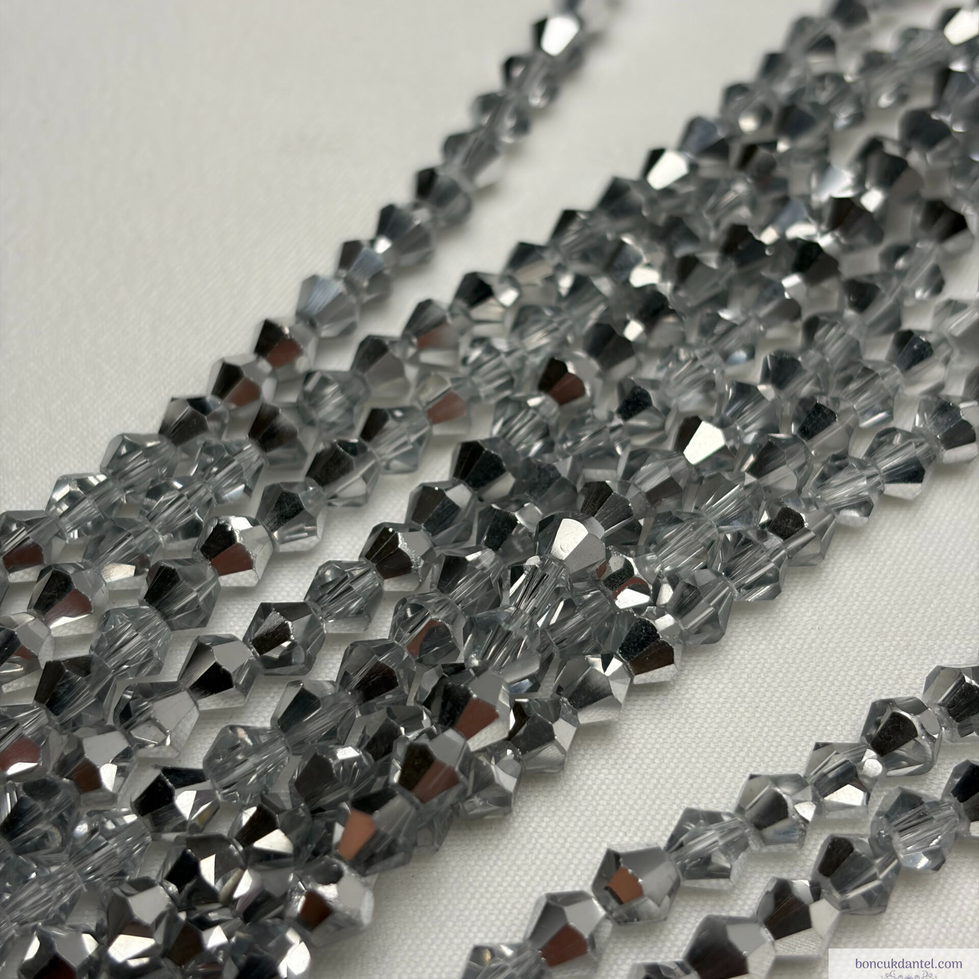 5mm Piramit Çift Gümüş Rengi