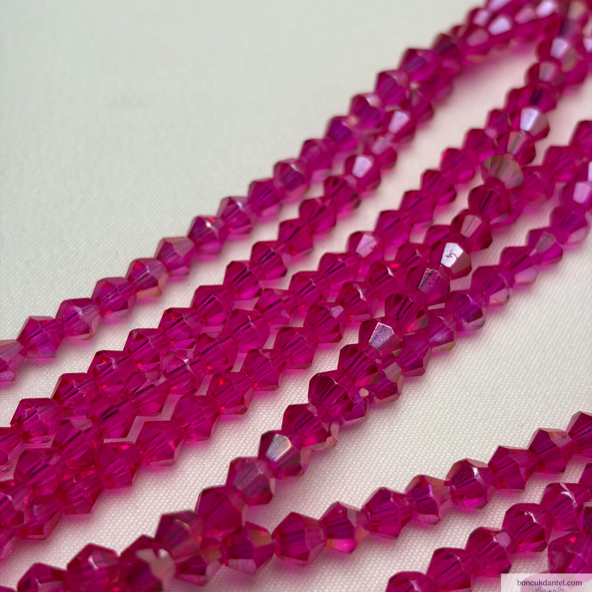 5mm Piramit Fuşya Rengi