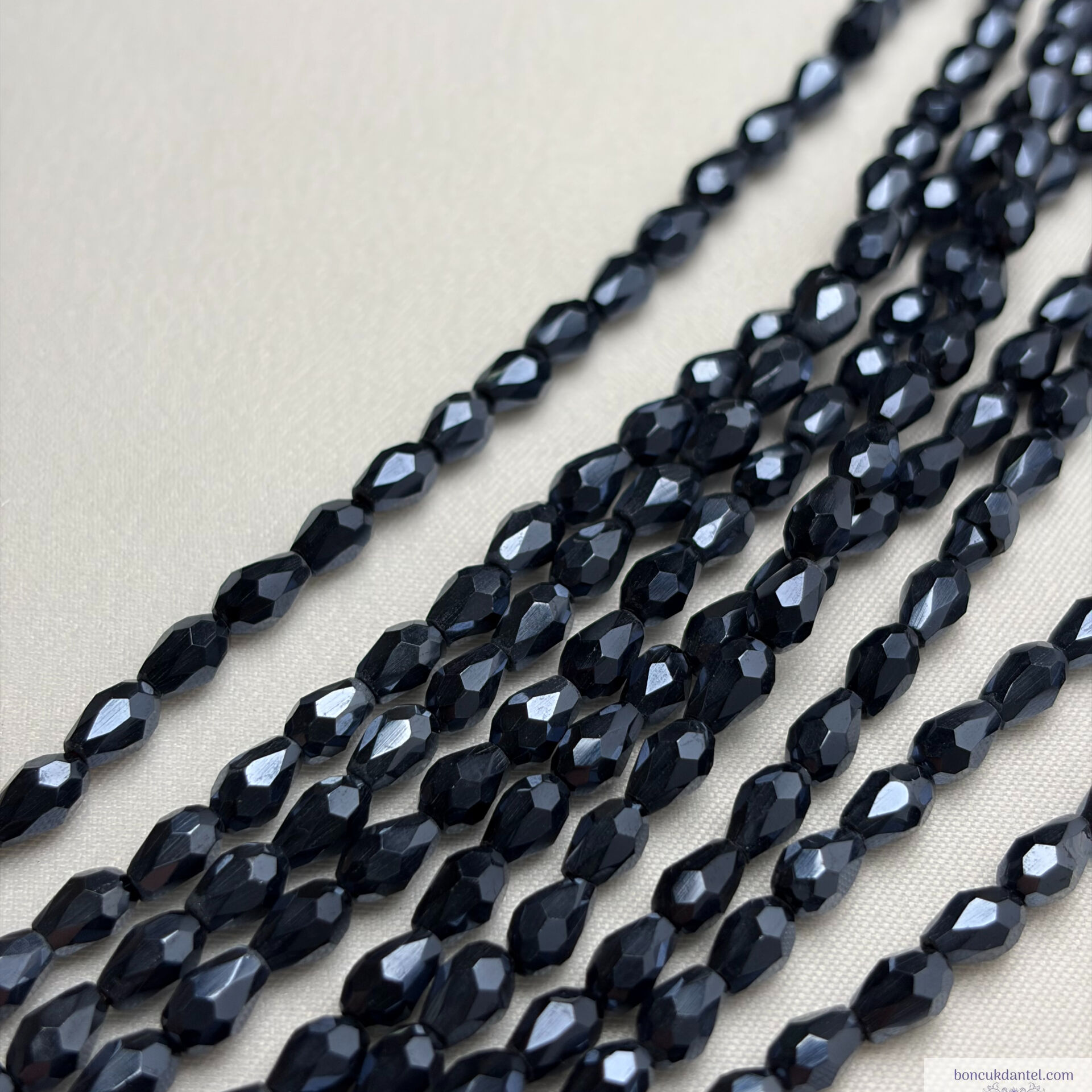 4x6mm İçten Delikli Damla Laci Rengi